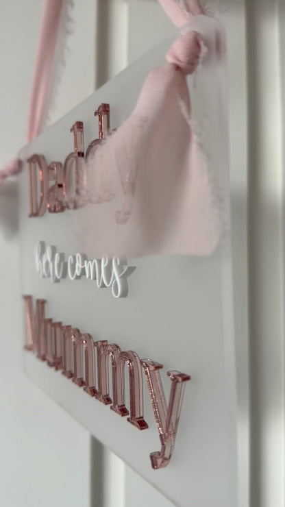 Daddy here comes Mummy sign