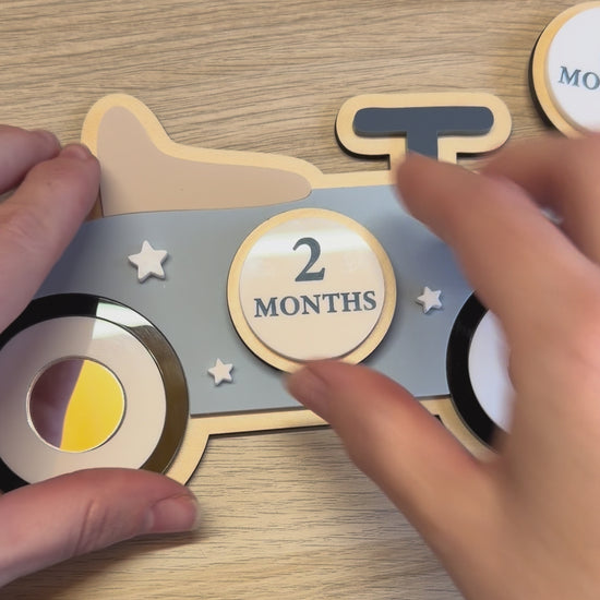 Interchangeable baby milestone disc, vintage car for baby boys 